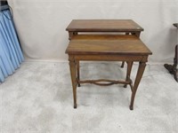 2 NESTING TABLES: