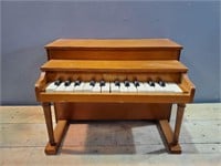 14"×11"×10" Mini Schoenhut Piano