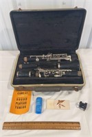 Bundy Clarinet in case - case needs cleaning