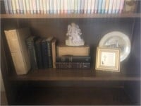 Bibles and Religious Decor