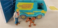 Mystery machine toy with Scooby-Doo and fred