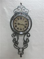 CHIC BATTERY OPERATED WALL CLOCK