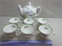 SWEET TEAPOT AND CUPS