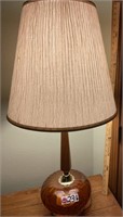 GLASS BASE TABLE LAMP, 1 0F 2