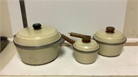 Set of Club Aluminum pans with lids