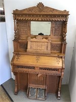 Fine Antique Oak Cased Chicago Cottage Reed Organ