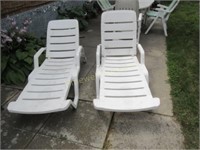 Pair of chaise loungers