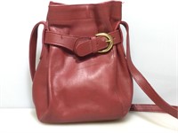 Coach vintage red leather shoulder sac. Made in