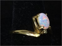 10k gold ring with White fire opal 
size 6.5  2g