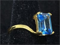 14k gold ring With blue topaz 
Size 6 2.6g