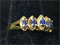 10k gold ring with blue topaz 
1.7g  size 5.5