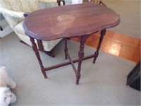 Oval scalloped edge table