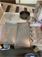 Assorted Baking Pans For One Money