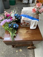 Floral hand towels and Vase