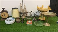 ASSORTED COLLECTABLES INCLUDES JUGS,