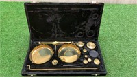 CASED SET OF SCALES AND WEIGHTS