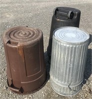 (BK) Lot of Garbage Cans