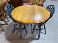 SMALL KITCHEN TABLE AND 2 CHAIRS