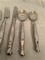 Oneida 5 Piece Stainless Silverware Set