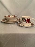 Gibson Holiday China 5 Piece Place Setting