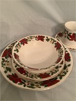 Gibson Holiday China 5 Piece Place Setting