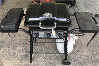 Expert gas grill with grilling kit