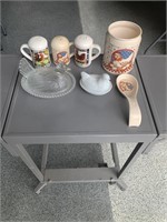 Assorted chicken kitchenware