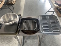 Miscellaneous cooking pans 
8 pieces