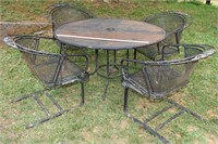 VINTAGE WROUGHT IRON TABLE W/ 4 BOUNCE CHAIRS