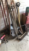 Handle Garden tools (shovels, rakes, hoes,