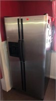 Frigidaire Refrigerator 68” Tall with ice maker,
