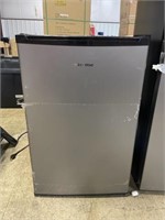 Hisense Table Top Refrigerator 21x20x32 Dents And