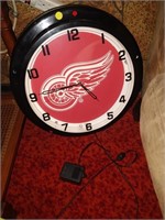 Detroit Red Wings clock 20" D