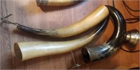 decorative horn on stand 19"