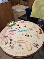 LOT OF COSTUME JEWELRY