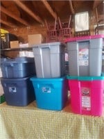 LOT OF PLASTIC CONTAINERS