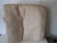 NEVER USED THROW STYLE COMFORTER SIZE QUEEN