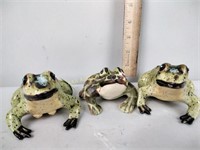 Frog figurines with male and female parts