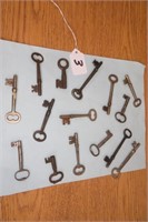 Lot of 15 Primitive Skeleton Keys