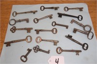 Lot of 17 Primitive Skeleton Keys