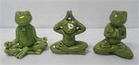 Set of (3) vintage frog figurines. Measure: