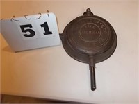 GRISWOLD #9 AMERICAN WAFFLE IRON