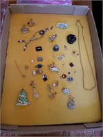 SEVERAL PIECES OF MISC COSTUME JEWELRY