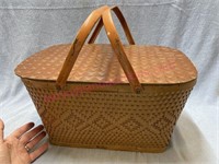 Vintage picnic basket (Redmon Peru Ind)