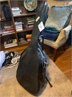 FENDER 6 STRING W/CASE STAND