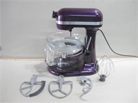 Kitchen Aid Pro 600 Deluxe Mixer W/Accessories
