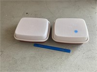 2 Tupperware containers