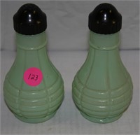 ANTIQUE GREEN S/P SHAKERS