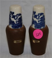 VTG SET OF BLUE WILLOW S/P SHAKERS