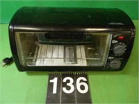 Black & Decker Toaster Oven (works)